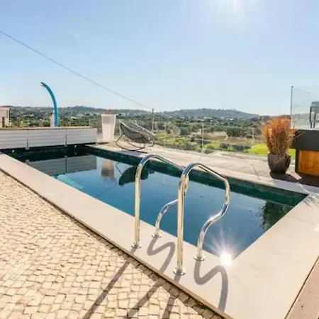 Cozy House In With Shared Pool 60 M² Nyaraló