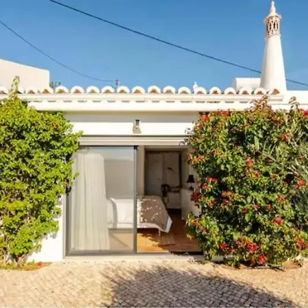 Dom wakacyjny Cozy House In Sao Bras De Alportel With Shared Pool 60 M² *